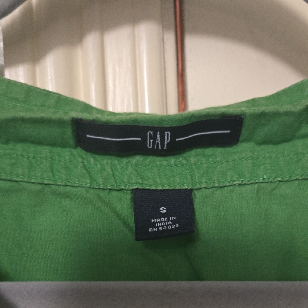 GAP Bright Green Button-Front Top - Picture 2 of 7